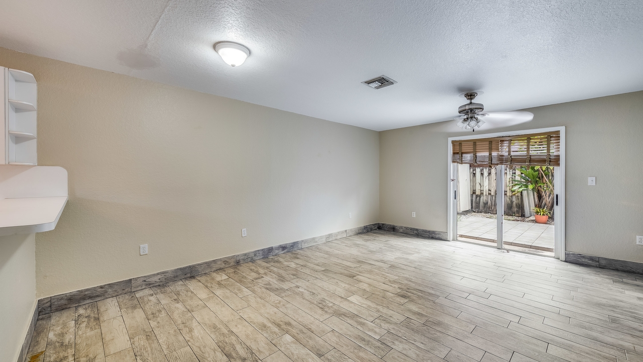 Dolphin-View-Condo-#7C-03