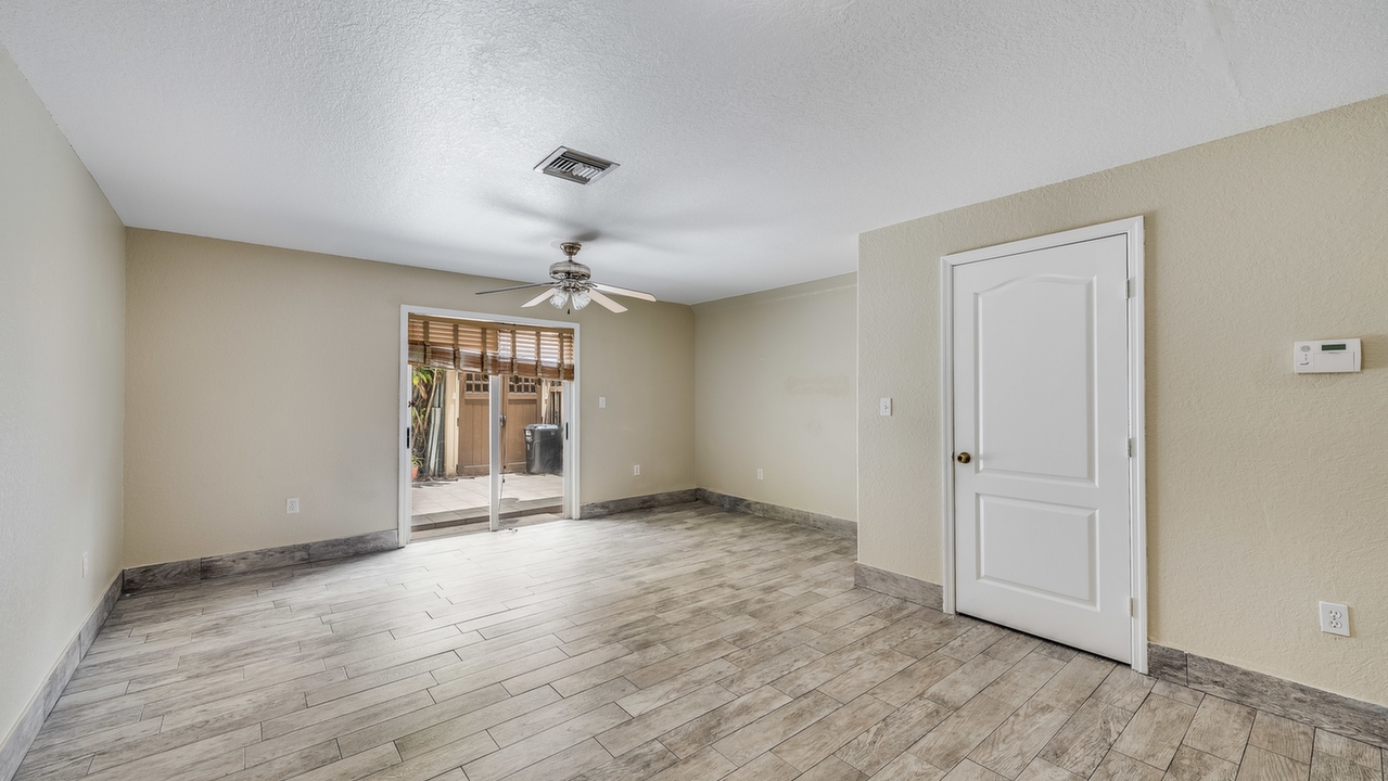 Dolphin-View-Condo-#7C-04