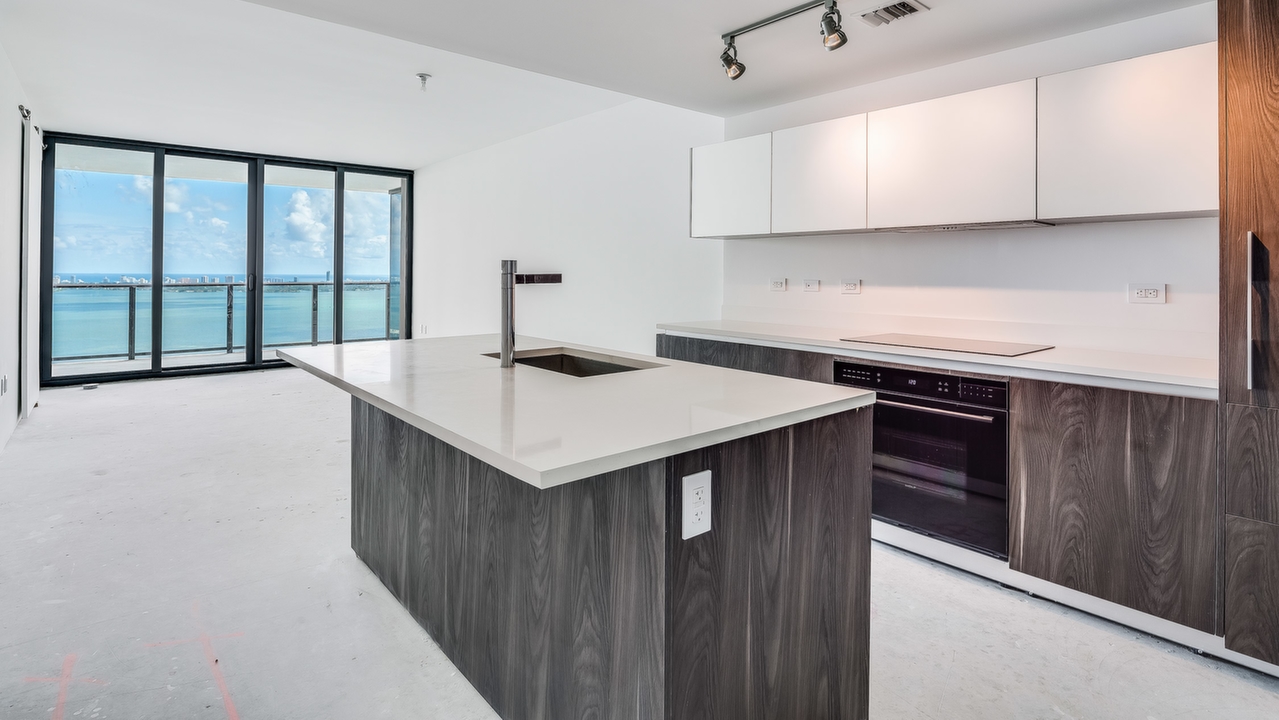 One-Paraiso-Edgewater-#4002-01