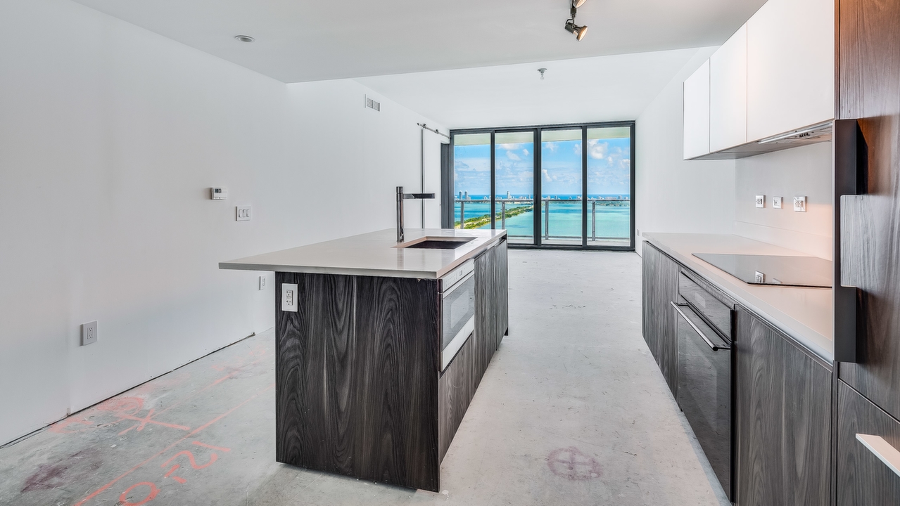 One-Paraiso-Edgewater-#4002-02