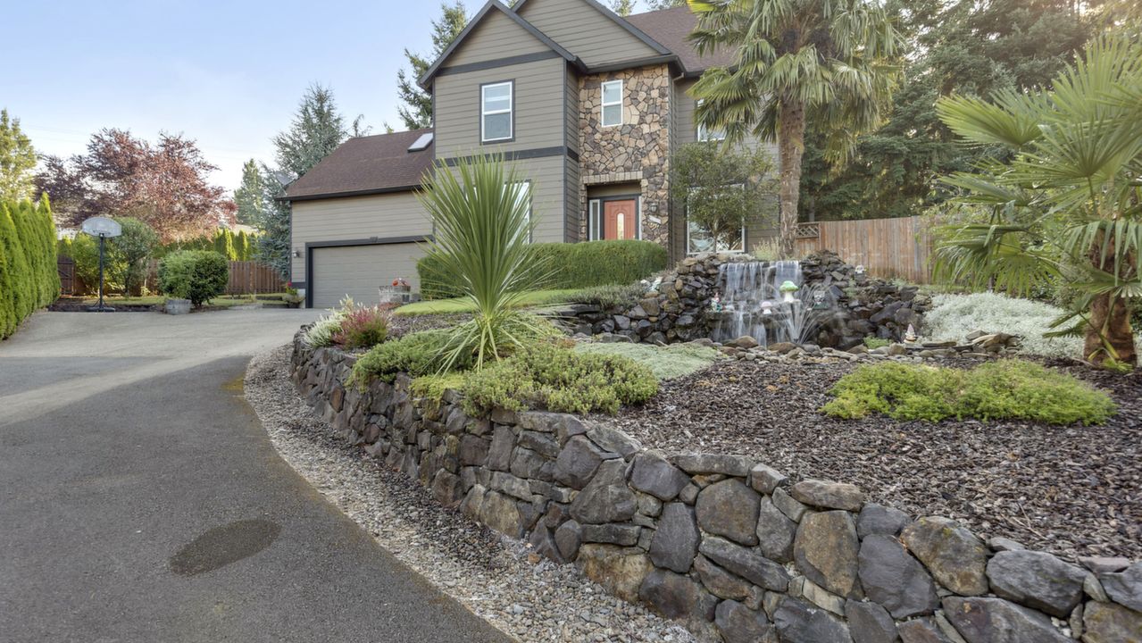 15061 Smithfield Dr, Oregon City, OR, 97045 Scene 1