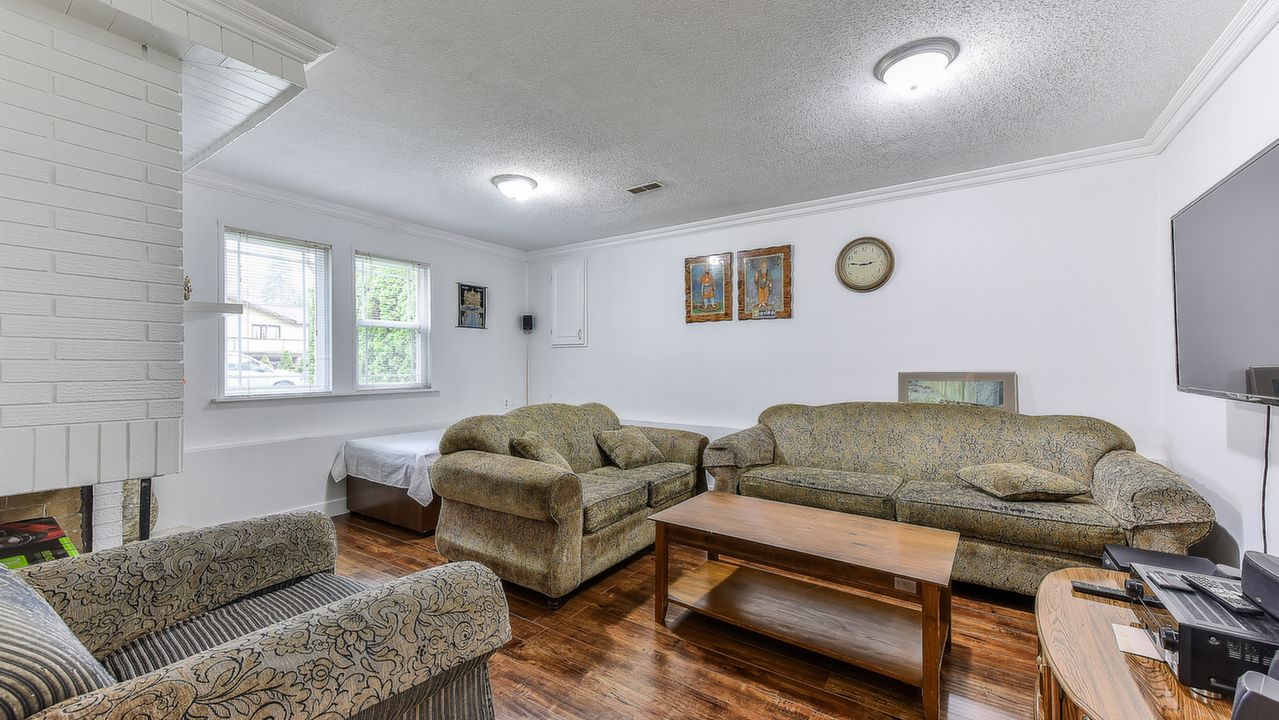 8995 Queen Marry Blvd, Surrey, BC, V3V 6R2 Scene 2