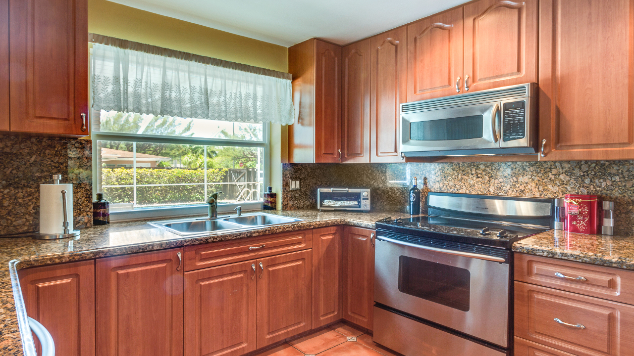 6860-SW-63rd-St-07