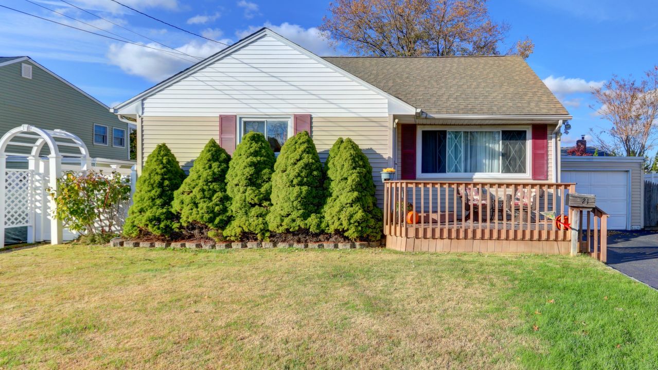 21 Blanchard St, West Babylon, NY, 11704 Scene 2