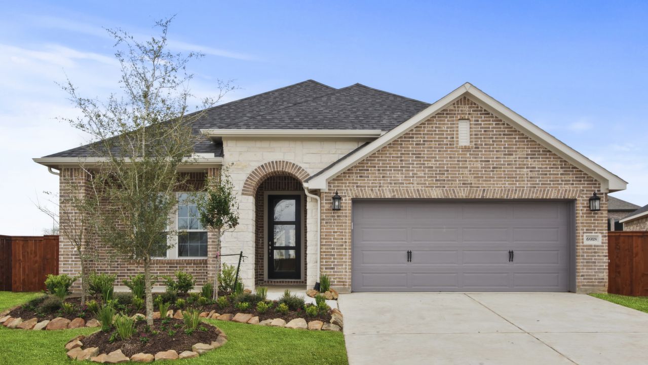 6918NorthElmwoodDr_001