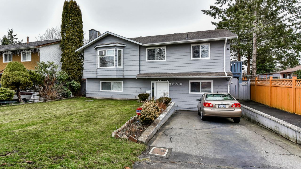 6708 135 St, Surrey, BC, V3W 7K6 Scene 1