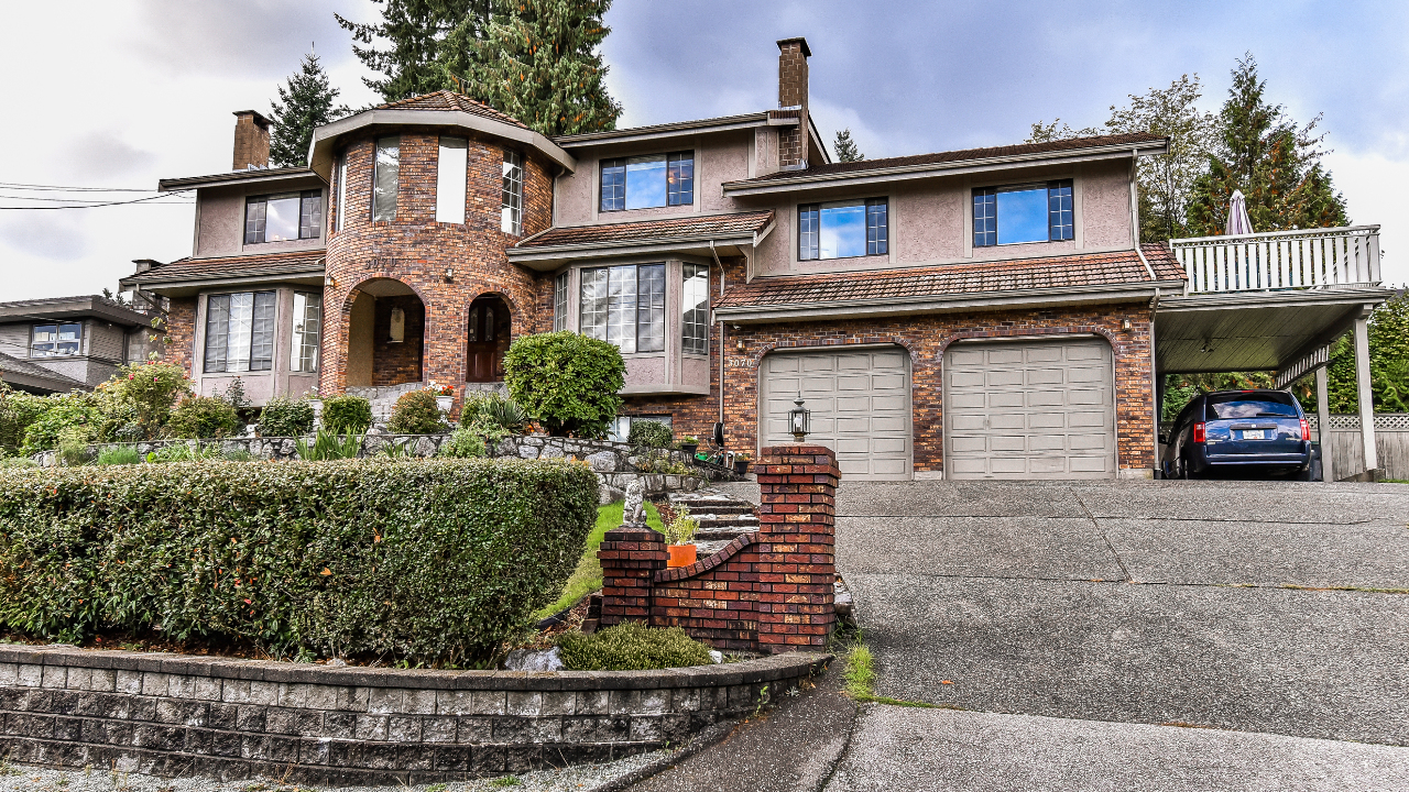 3070 Lazy A St, Coquitlam, BC, V3C 3N9 Scene 1