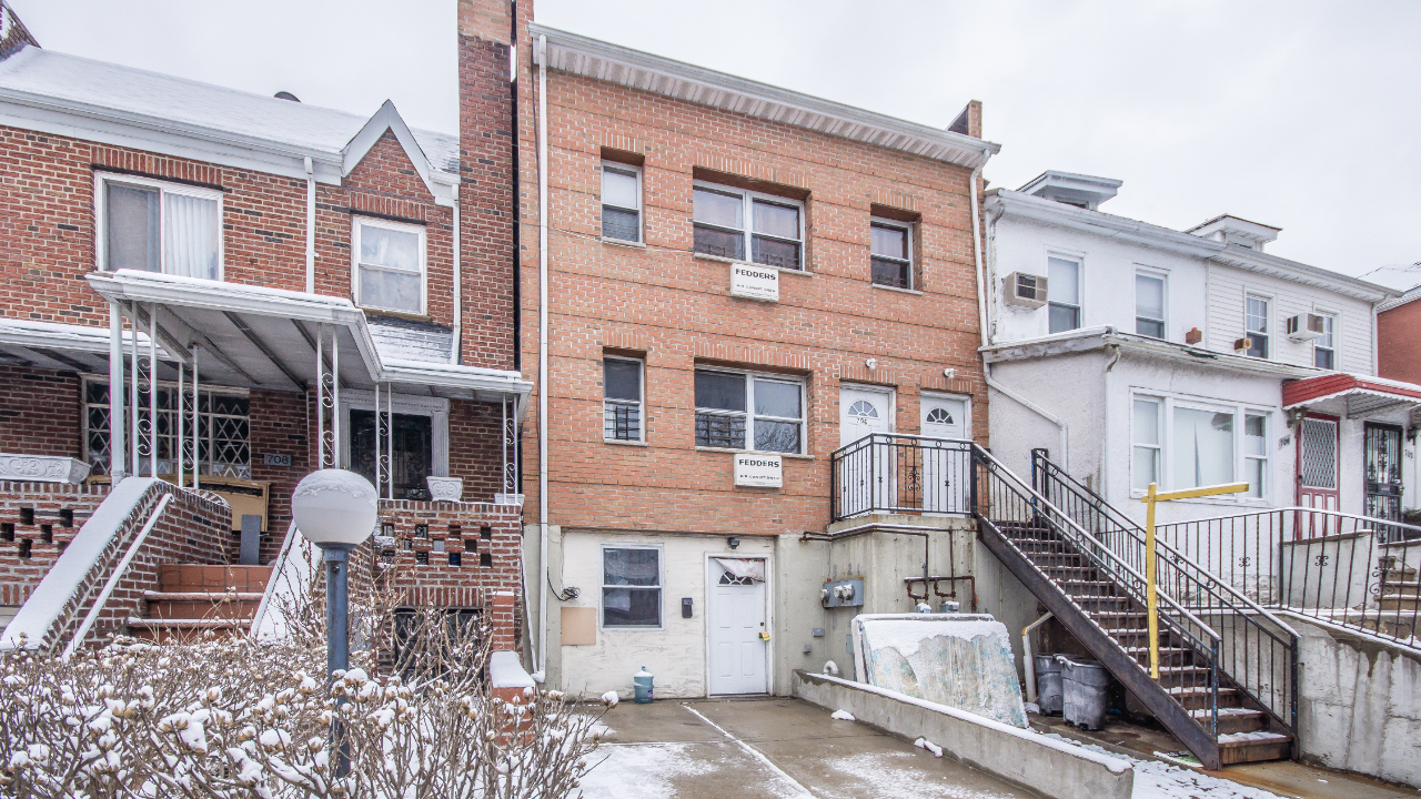 706 E 52nd St, Brooklyn, NY, 11203 Scene 2