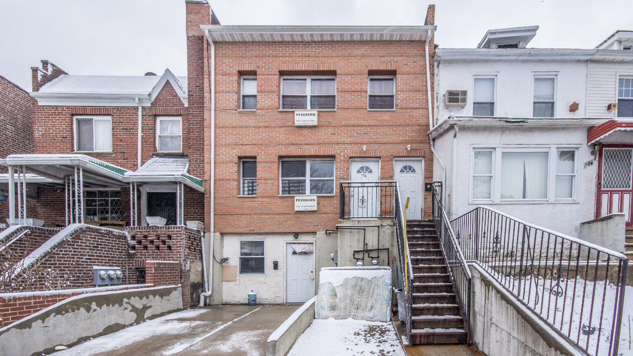 706 E 52nd St, Brooklyn, NY, 11203 Scene 1