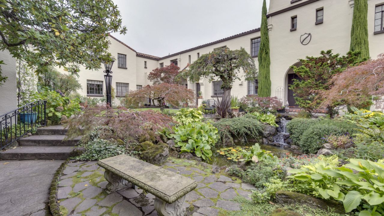 2325 NE Flanders St, Portland, OR, 97232 Scene 4