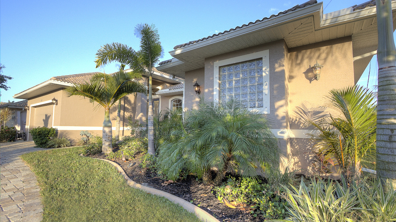 FRONT RIGHT HOME