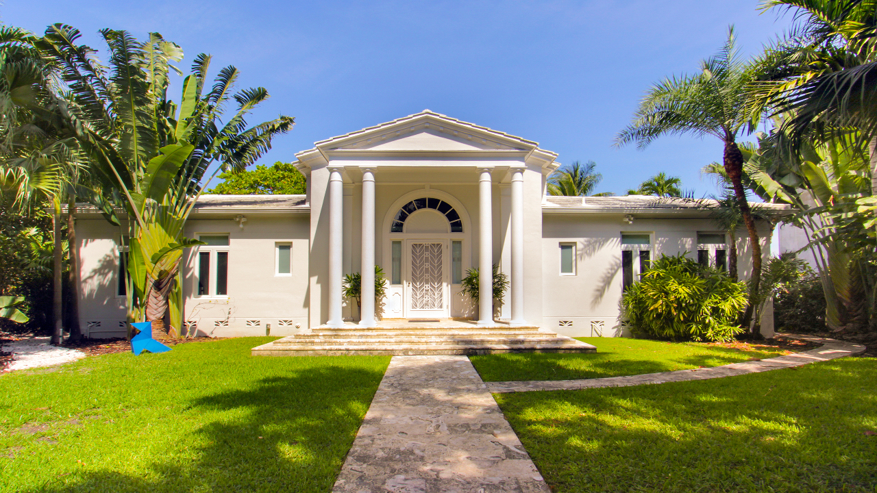 426-W-San-Marino-Dr-01