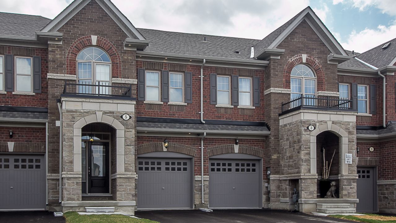 5 True Blue Cres, Bolton, ON, L7E 4K6 Scene 1