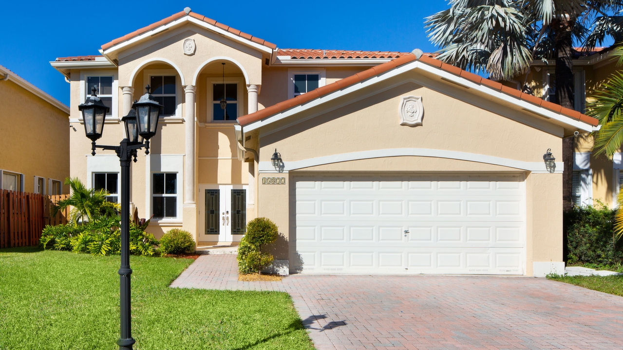 15877-SW-61st-Way-01