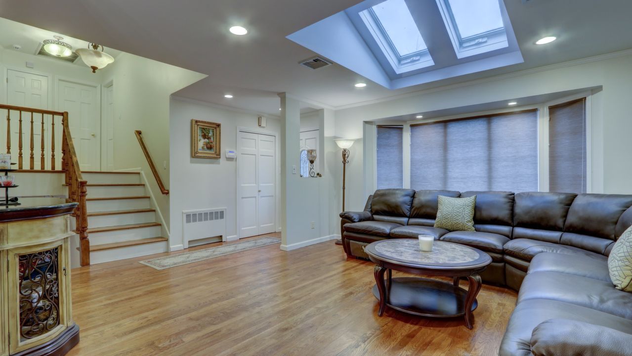 53 Glenwood Rd, Plainview, NY, 11803 Scene 4