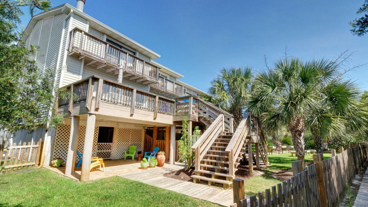 01_Beachside_Entrance