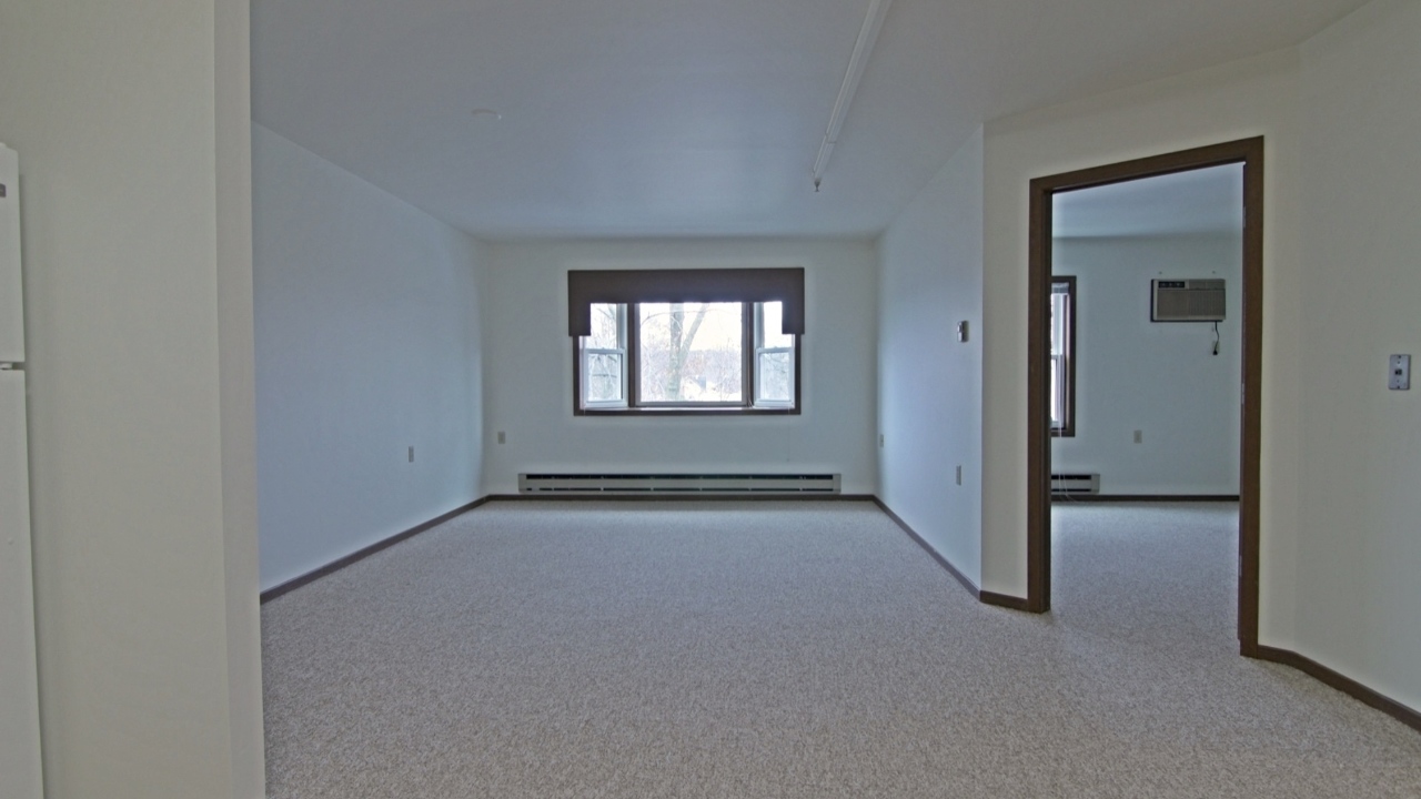 (Living Area) Approx. 15 x 15