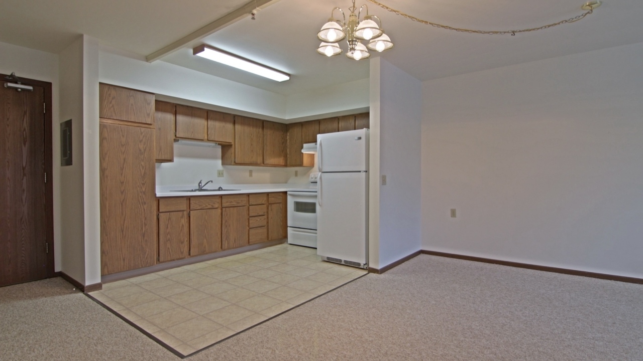 (Kitchen) Approx. 15 x 15