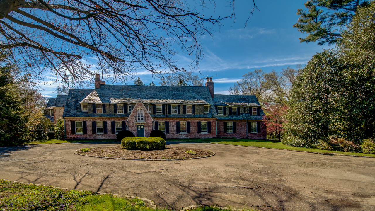 174 Hegemans Ln, Glen Head, NY, 11545 Scene 1