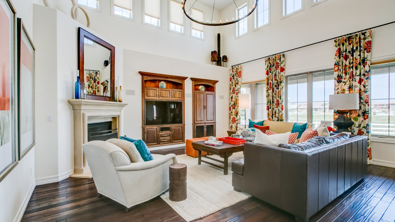 Spacious Family Room