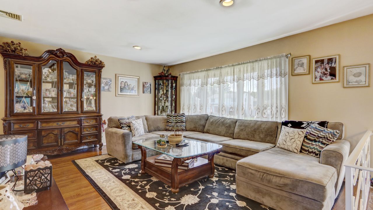 28 Westwood Ln, Kings Park, NY, 11754 Scene 4