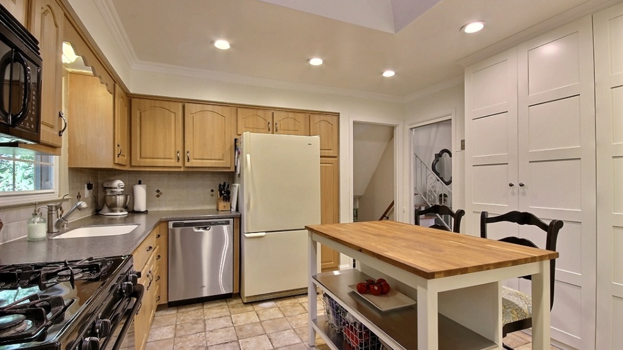 125 Iroquois Ave, Oakland, NJ, 07436 Scene 3