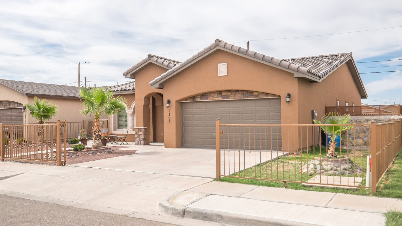 1109 Chris Forbes, Socorro, TX, 79927 Scene 2