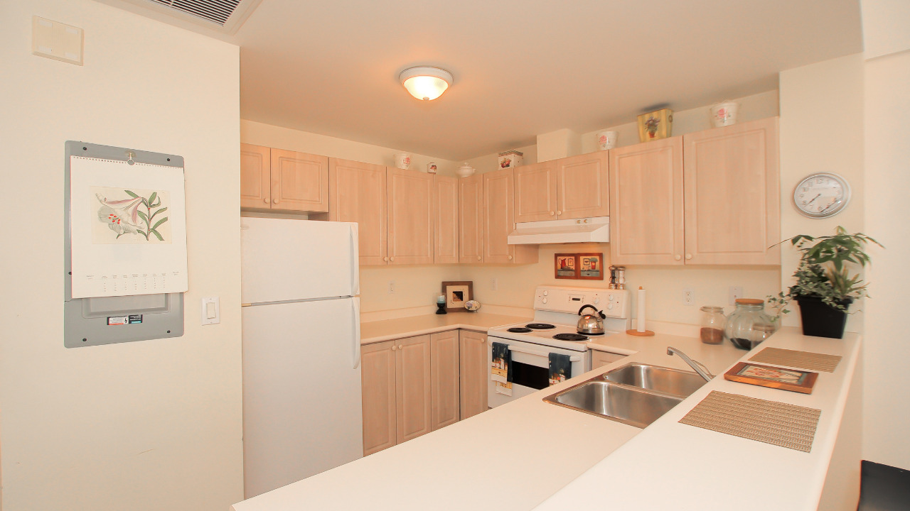 4198 Dundas Street West, Etobicoke, ON, M8X 1Y6 Scene 1