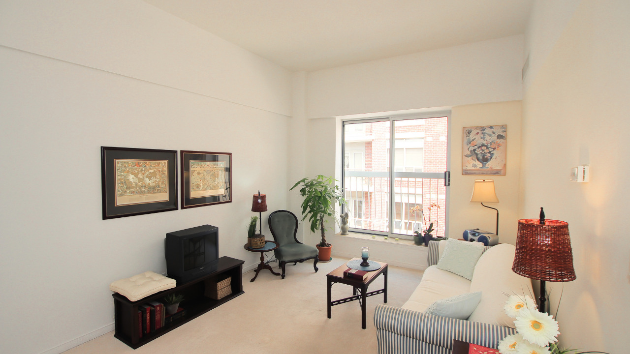 4198 Dundas Street West, Etobicoke, ON, M8X 1Y6 Scene 3