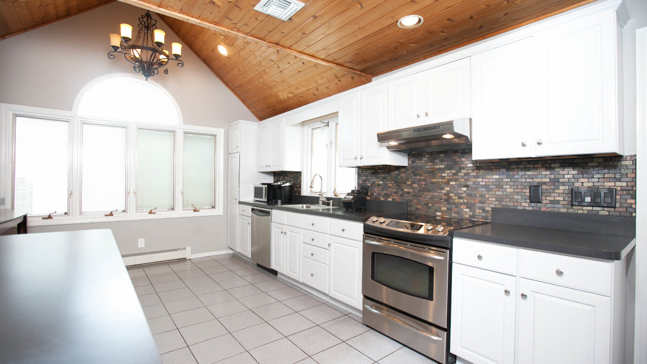 1616 Louis Kossuth Ave, Bohemia, NY, 11716 Scene 4