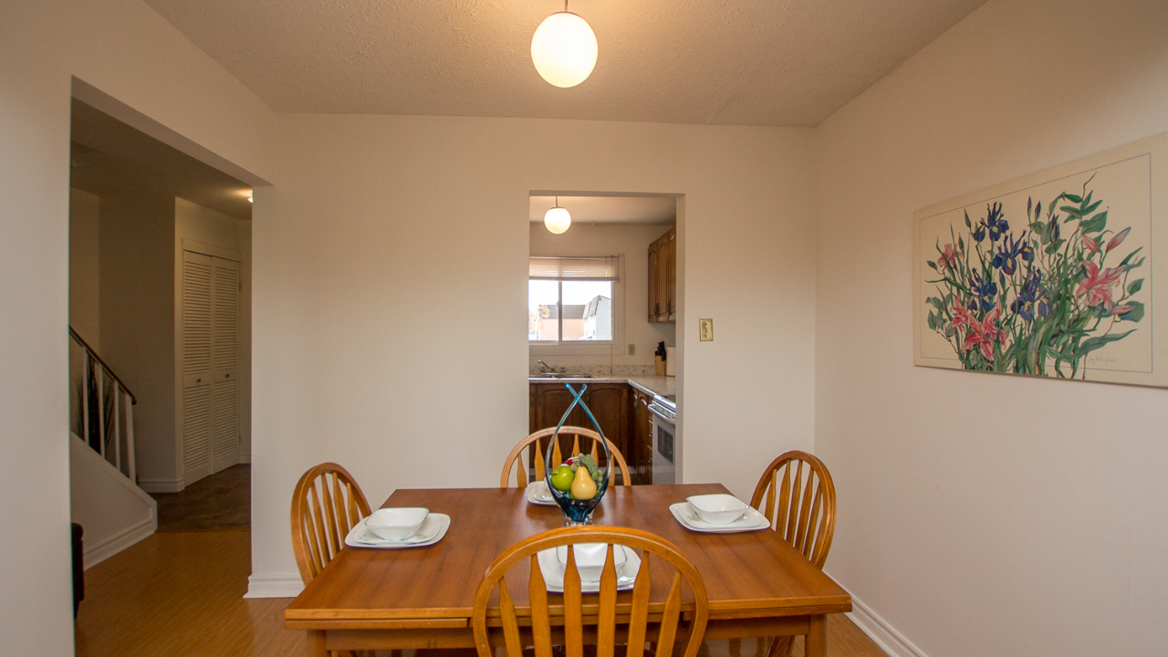 15 Hallcrown Court, Brampton, ON, L6S 2A7 Scene 3