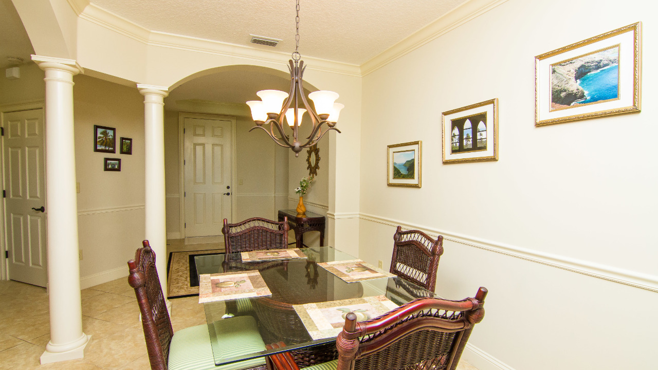 Formal dinning-room