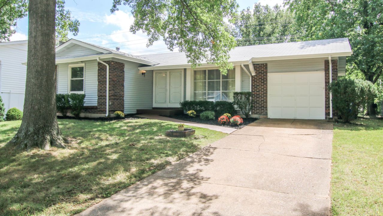 406 Palermo Drive, Ballwin, MO, 63021 Scene 1