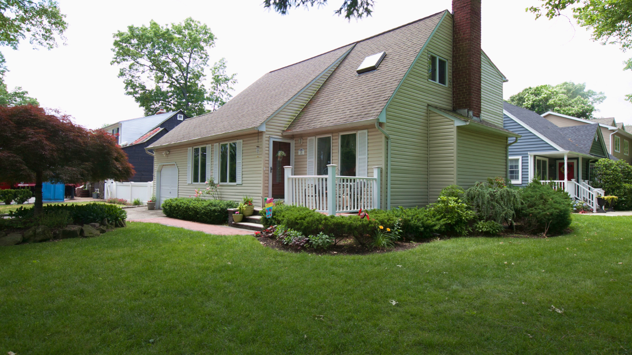 38 Grove St, Garden City, NY, 11530 Scene 1