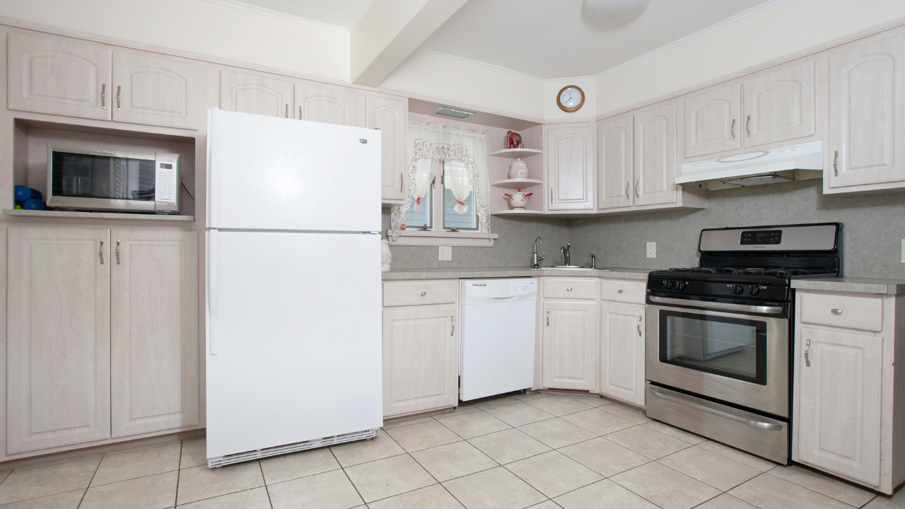 38 Grove St, Garden City, NY, 11530 Scene 4