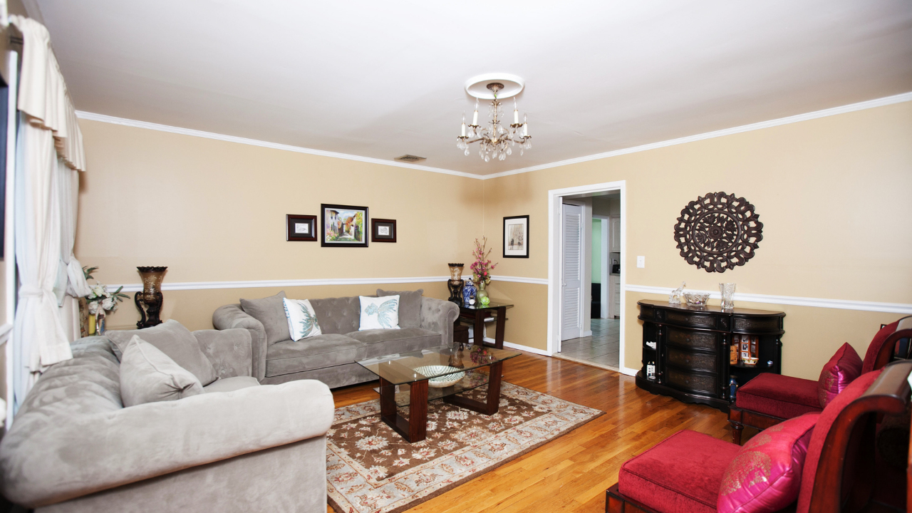 38 Grove St, Garden City, NY, 11530 Scene 2