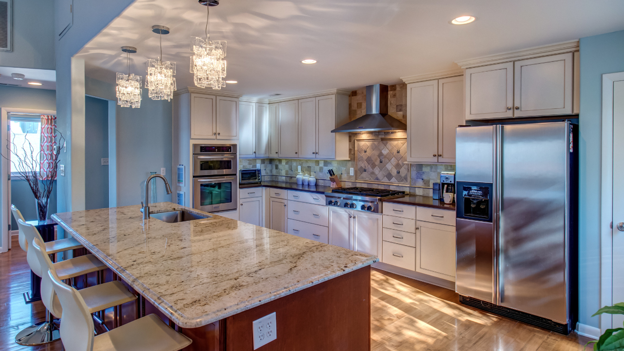 Kitchen/Breakfast Bar