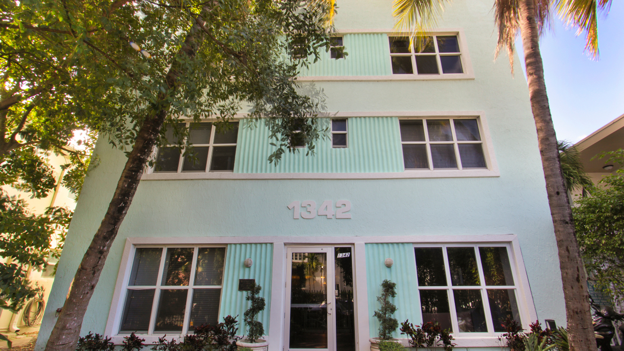 1342-Drexel-Ave-#105-01