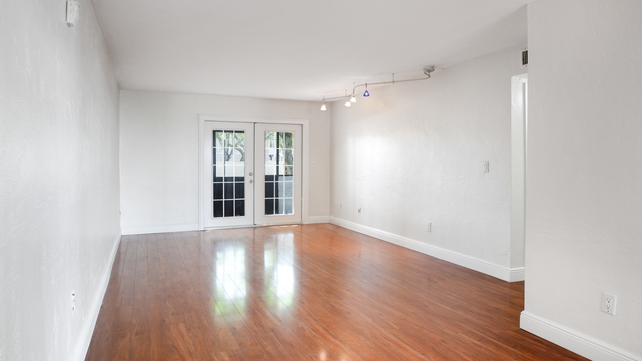 10905-N-Kendall-Dr-#302-03