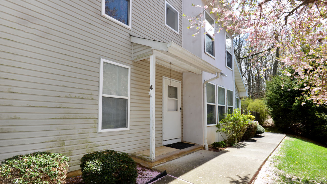 4 Parkside Dr, Jamesburg, NJ, 08831 Scene 2