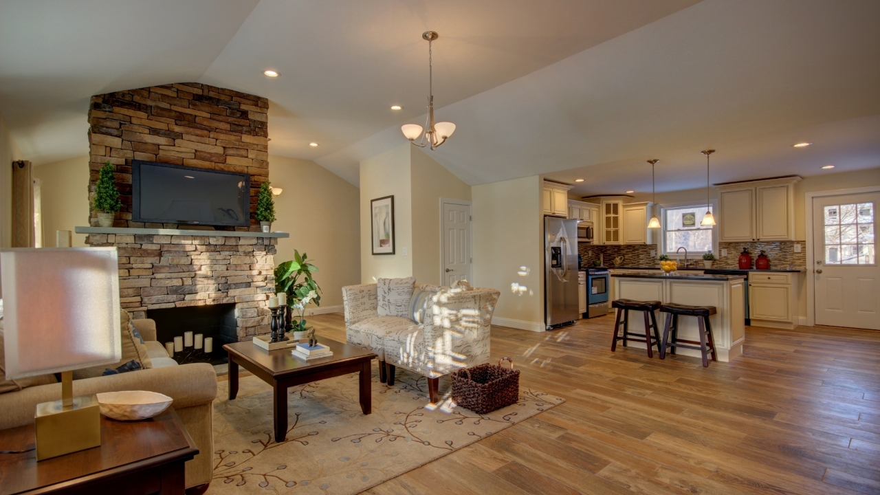 Open Floor Plan LR/EIK