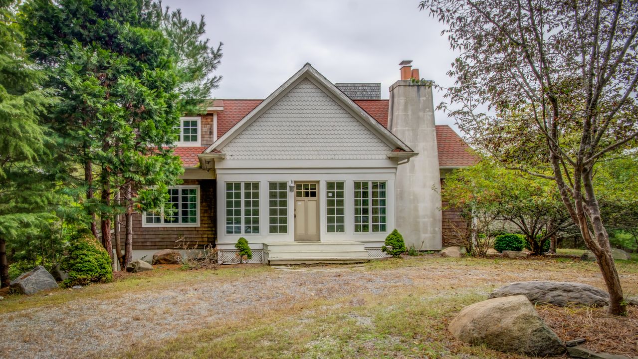 1129 Old Sag Harbor Rd, Water Mill, NY, 11976 Scene 1