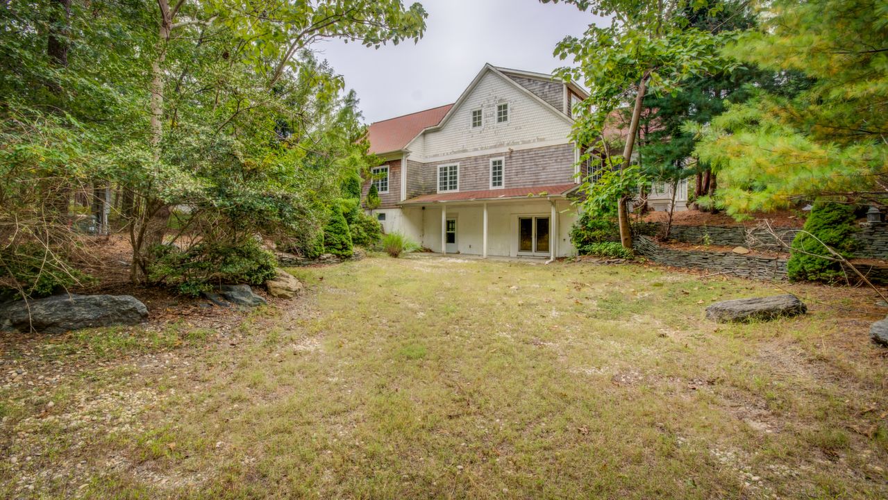 1129 Old Sag Harbor Rd, Water Mill, NY, 11976 Scene 3