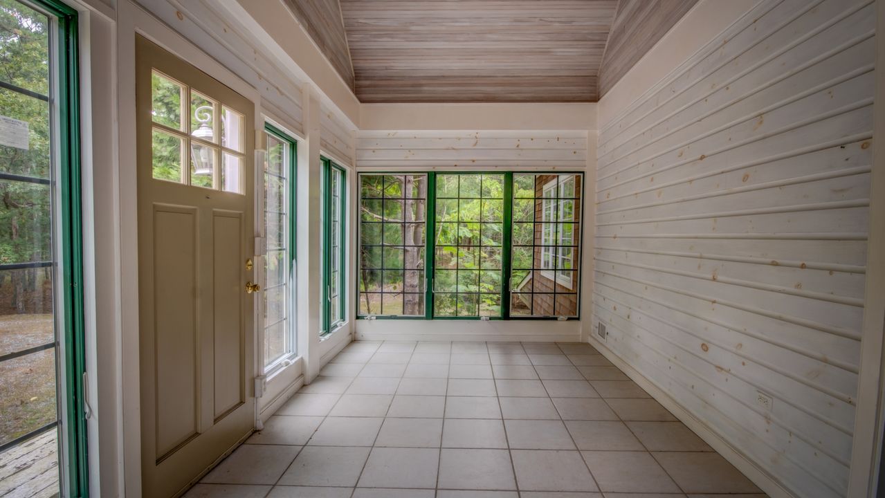 1129 Old Sag Harbor Rd, Water Mill, NY, 11976 Scene 4