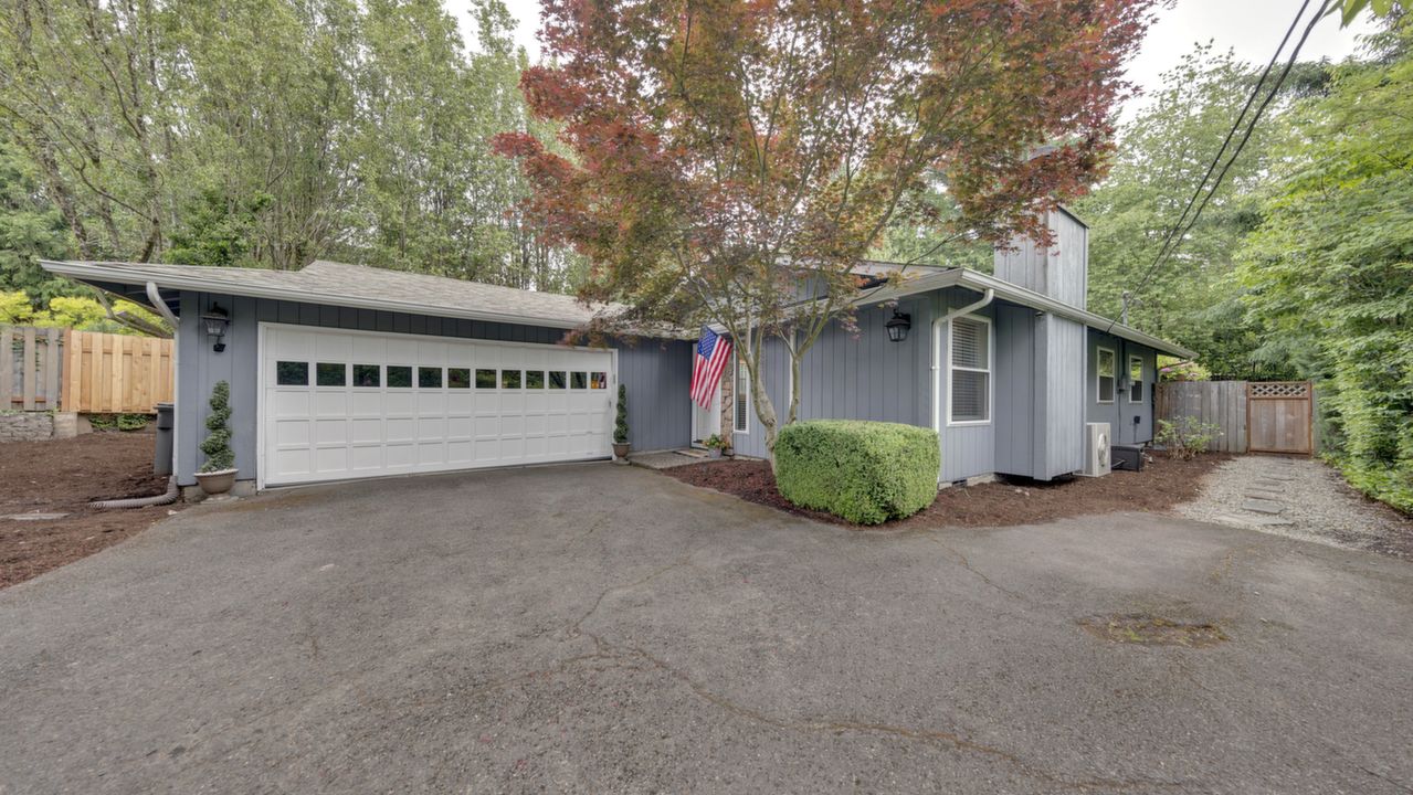 8430 SW 30th Ave, Portland, OR, 97219 Scene 1