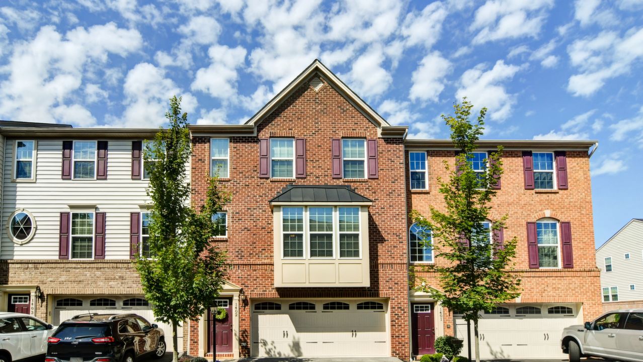 1402 Pointe View Drive_2