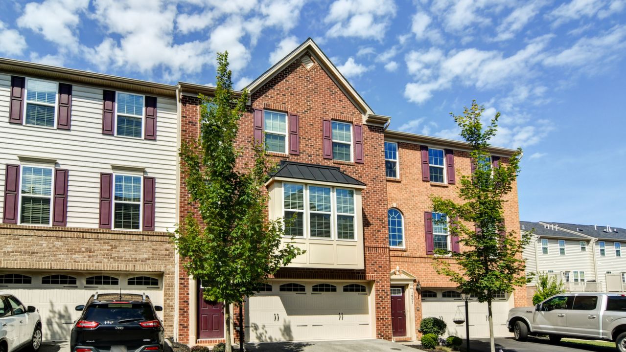 1402 Pointe View Drive_3