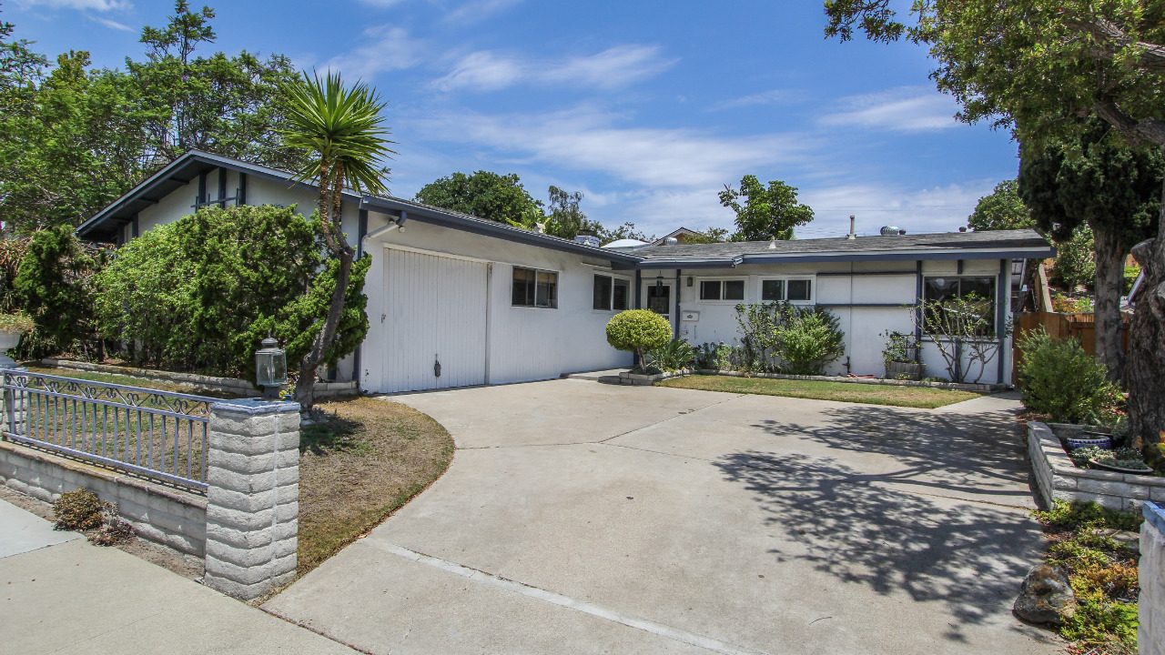6213 Rose Lake Ave., La Mesa, CA, 92119 Scene 1