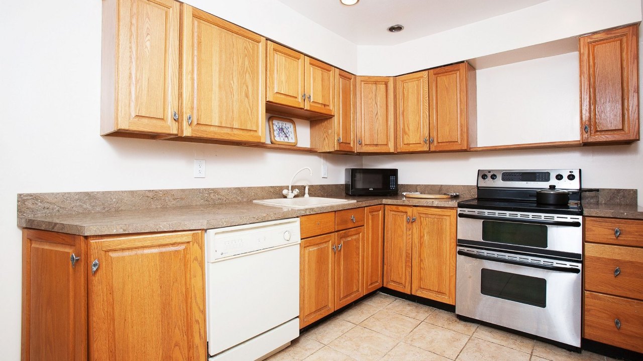 6 Benedict Court, Farmingdale, NY, 11735 Scene 2