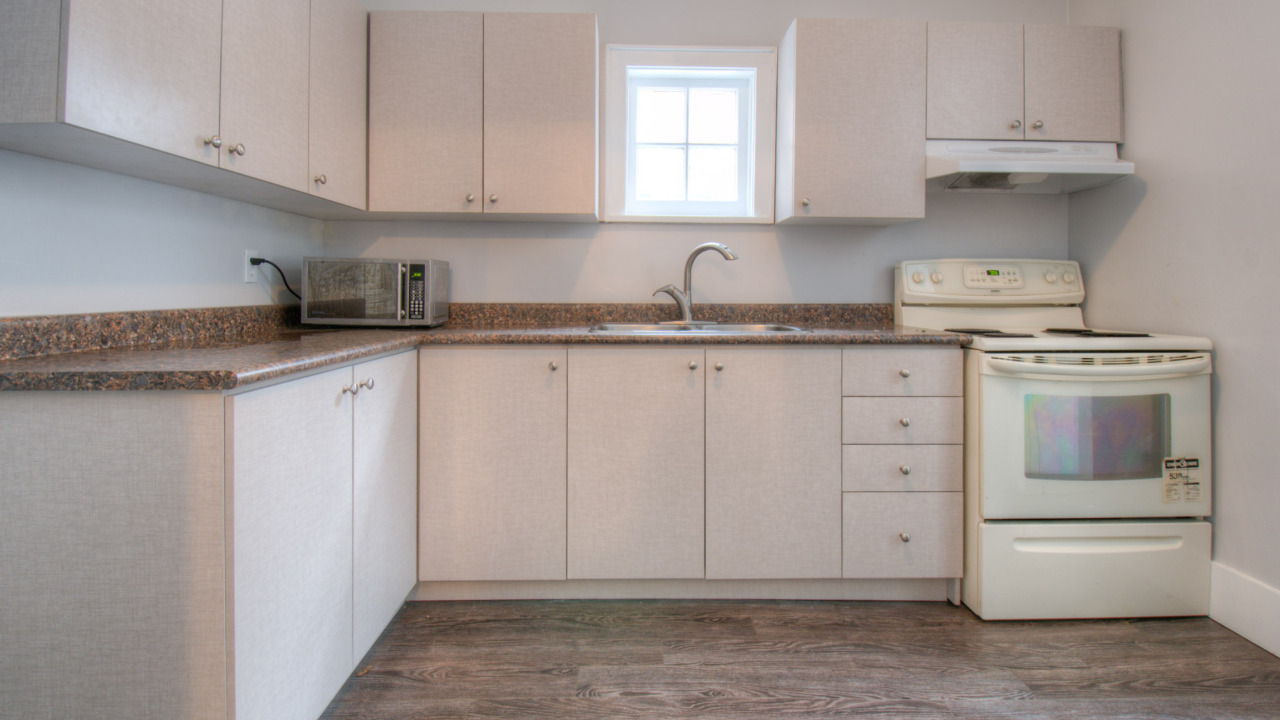 1253 King Street West, Hamilton, ON, L8S 1M5 Scene 2